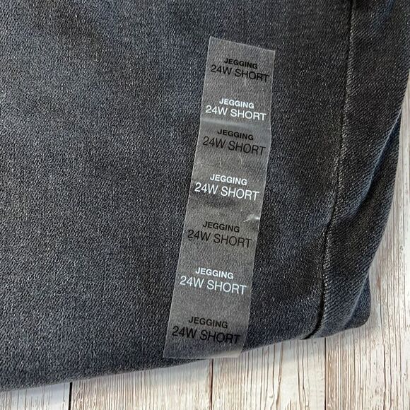 Mid-Rise Jeggings Breathable Stretch Raw Hem 24W SHORT Comfortable Black NWT - Picture 5 of 16